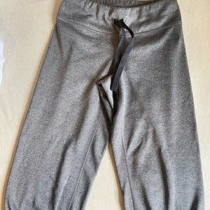 The north face, XS, capri sweat pants. Gently worn.